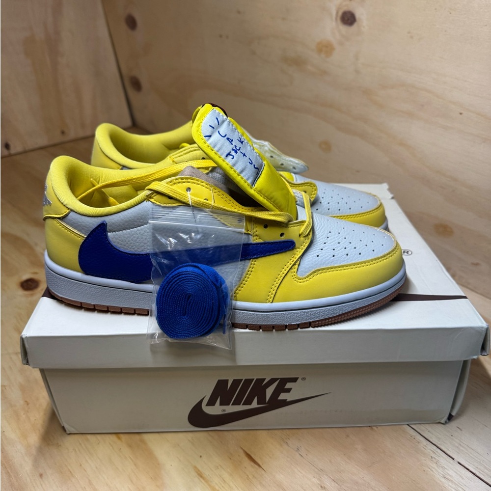 Nike Men's Sneakers in Yellow and Blue